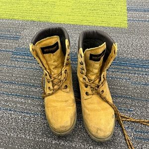 Wolverines yellow classic boots 7